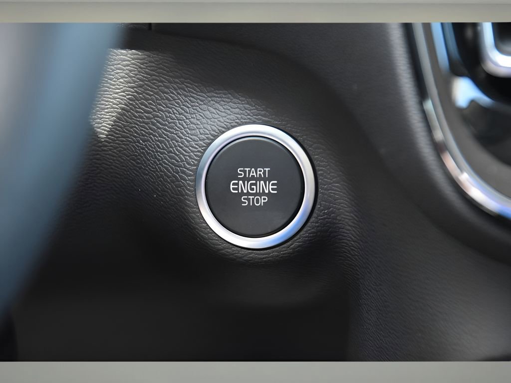 Certified 2025 Volvo XC40 B5 Ultra w/ Protection Package Premier image 34