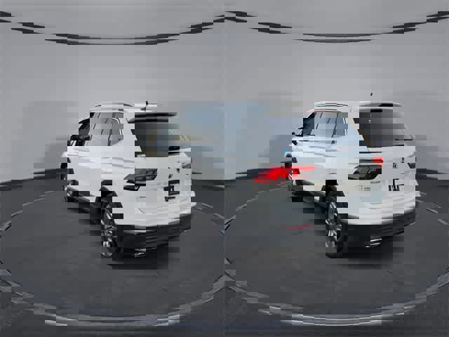 Used 2021 Volkswagen Tiguan SEL w/ 3-Row Tiguan MDO Package image 6