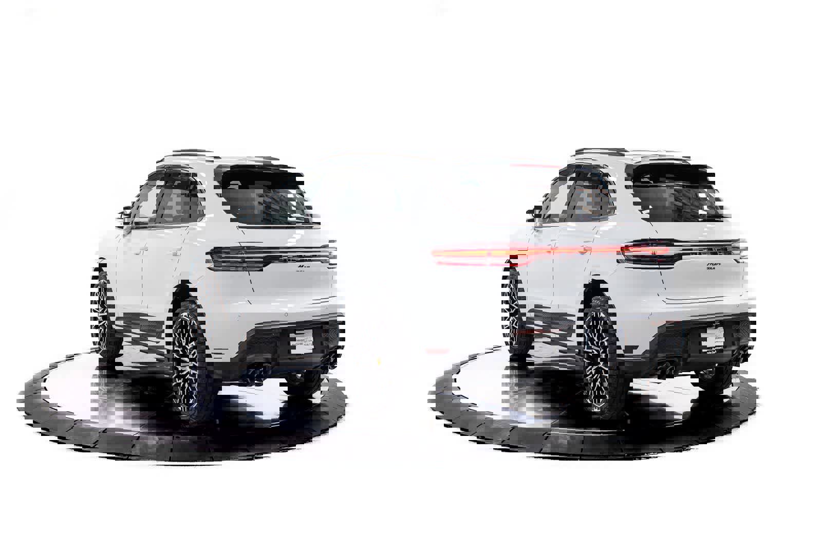 Certified 2026 Porsche Macan image 3