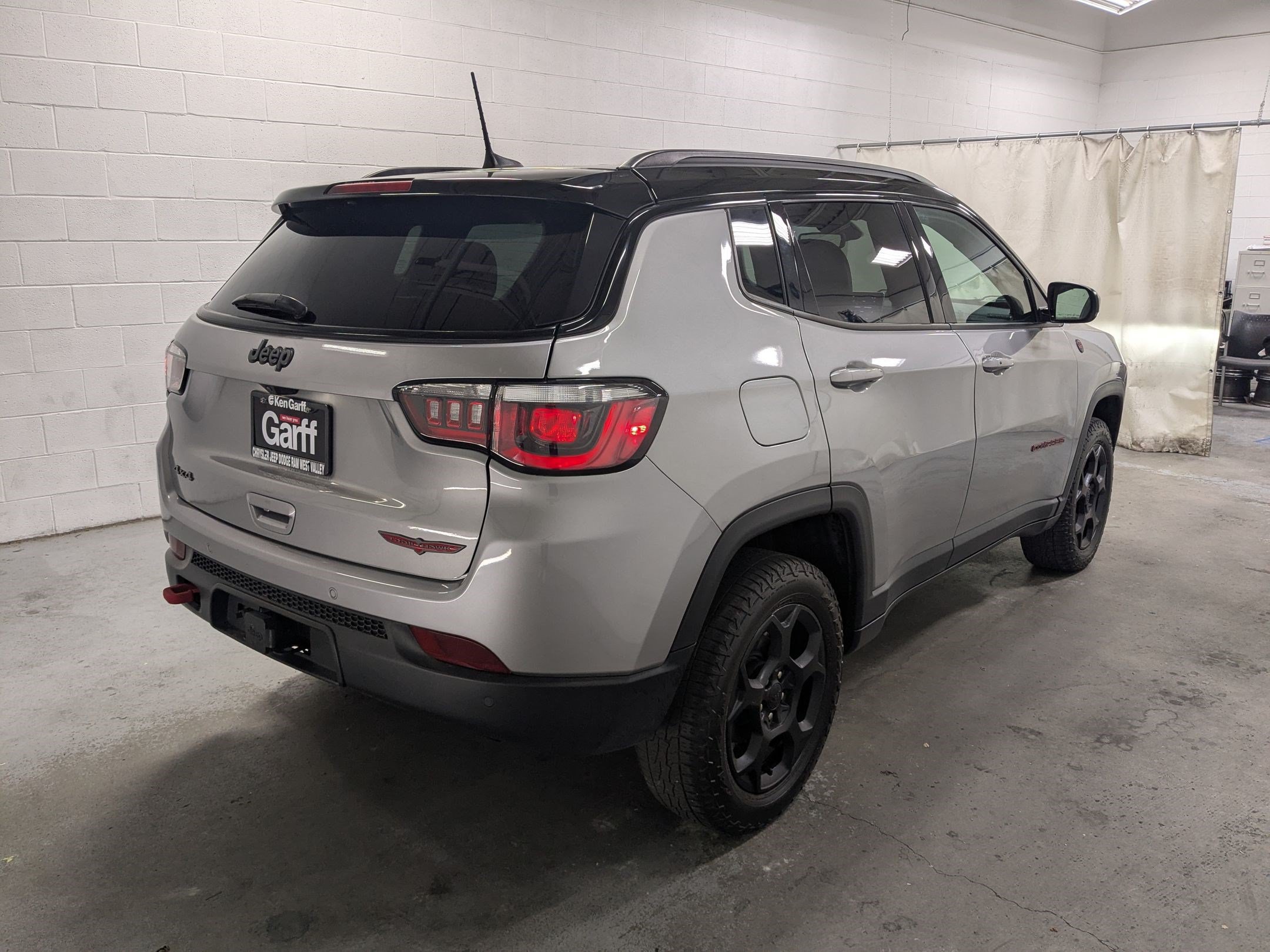 Used 2023 Jeep Compass Trailhawk w/ Trailhawk Convenience Group AWD/4WD image 7