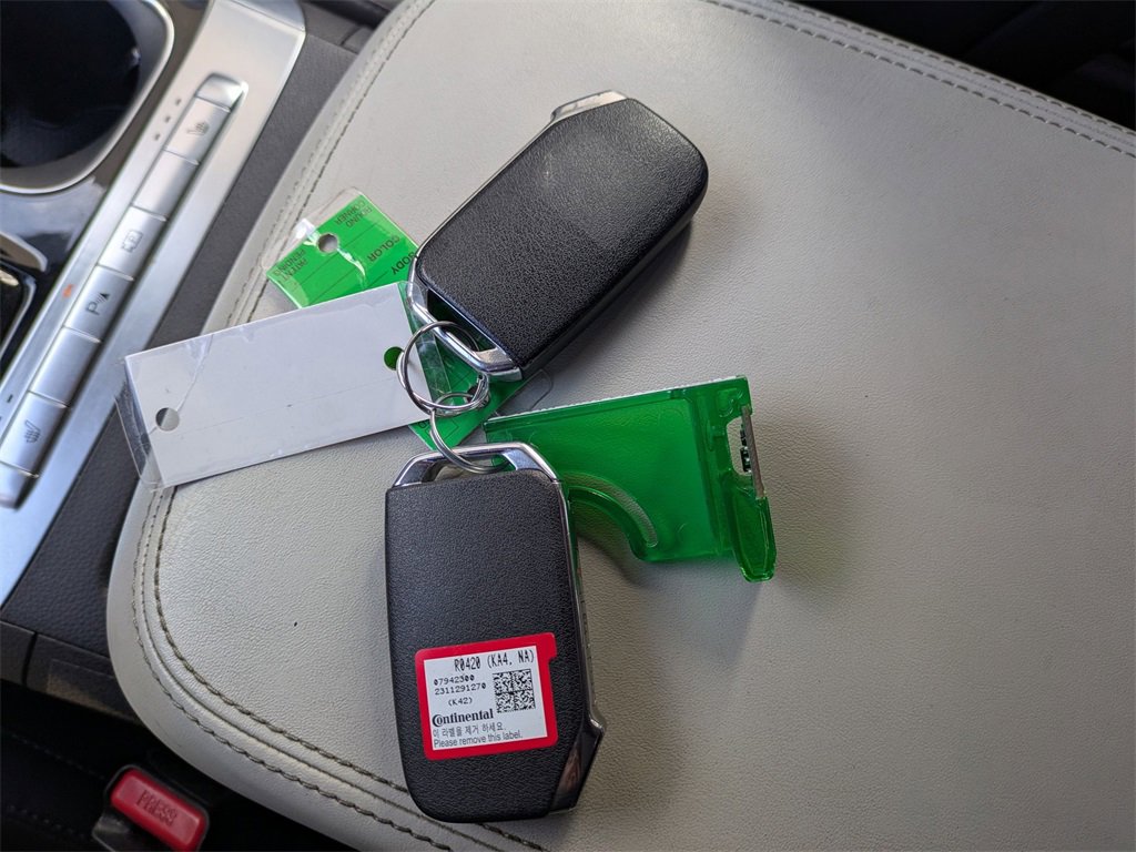 Used 2024 Kia Carnival EX image 32