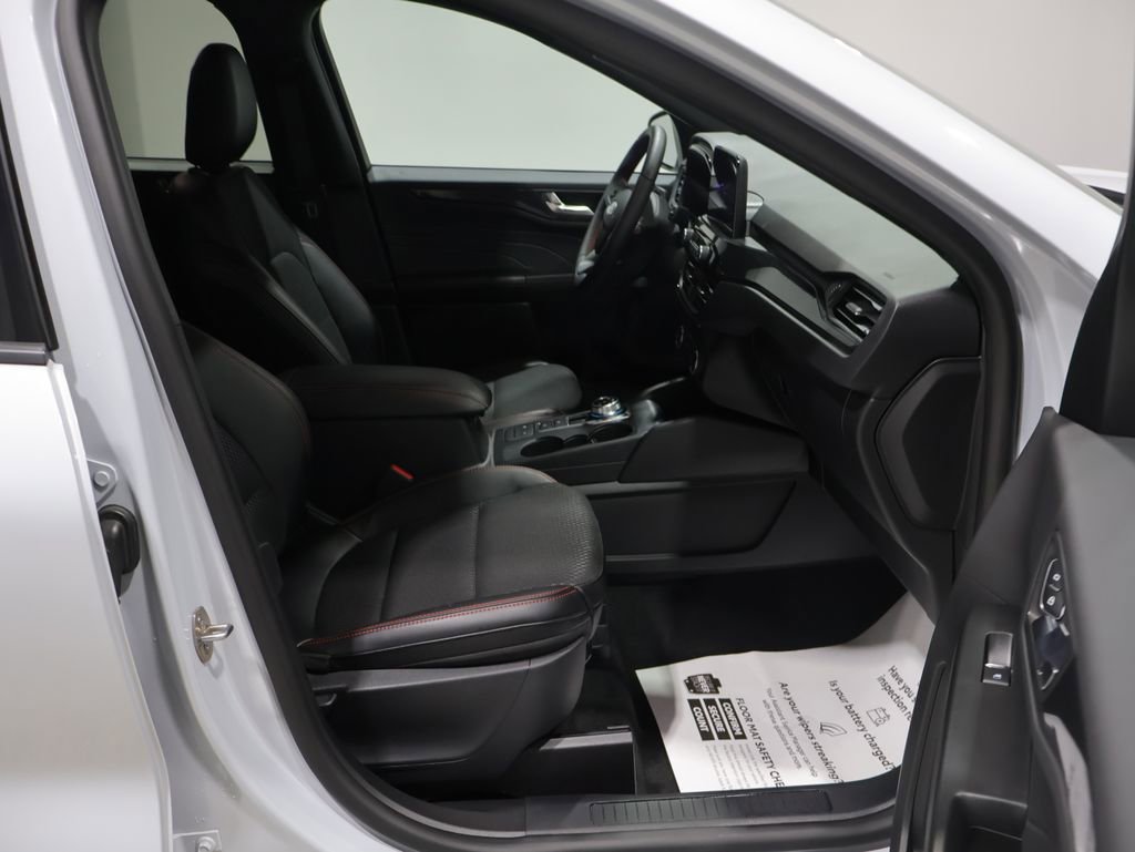 Used 2025 Ford Escape ST-Line Select AWD/4WD image 22