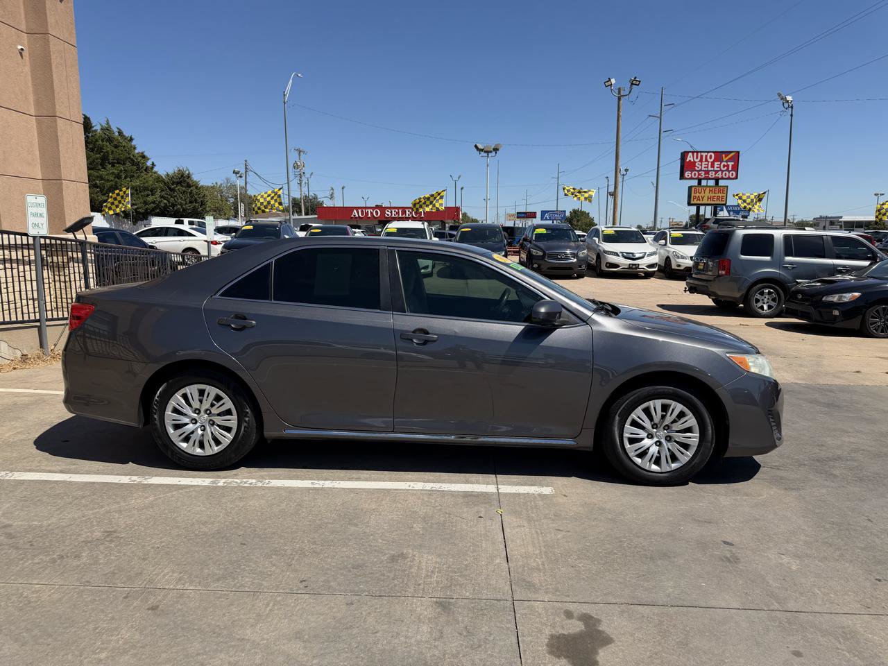 Used 2014 Toyota Camry LE FWD image 4