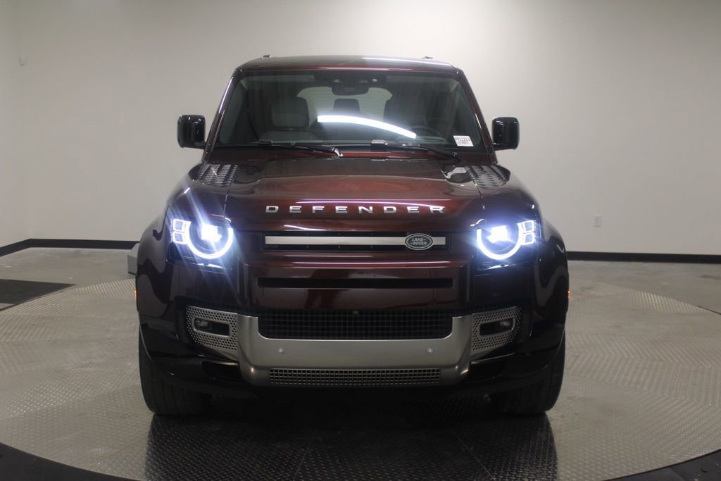 Used 2023 Land Rover Defender 130 SE image 8