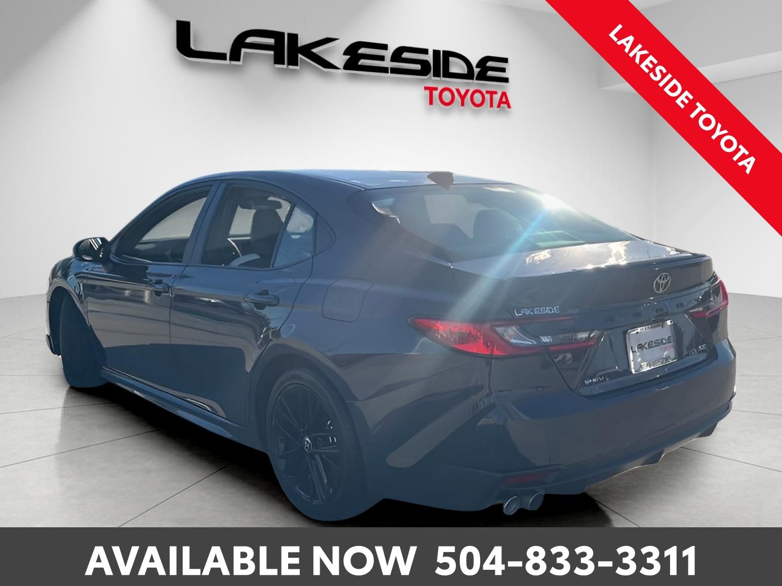 Used 2025 Toyota Camry SE image 4