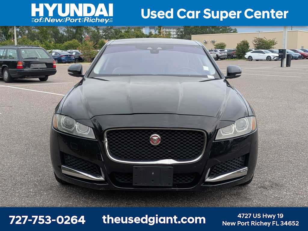 Used 2017 Jaguar XF RWD image 8