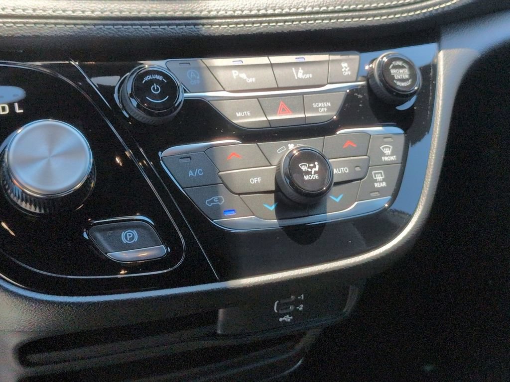 New 2027 Chrysler Pacifica Select FWD image 23