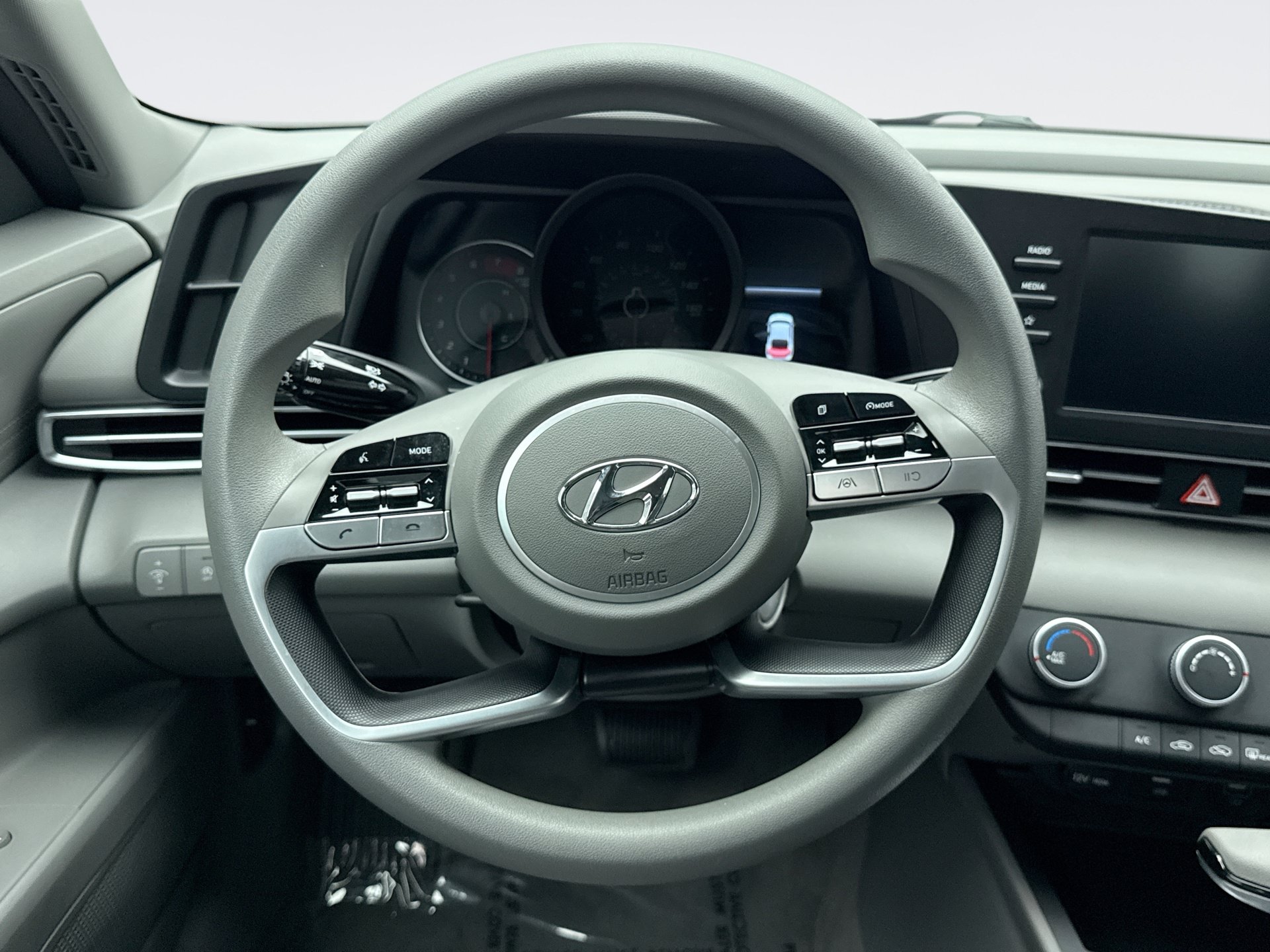 Used 2023 Hyundai Elantra SE w/ Cargo Package FWD image 12