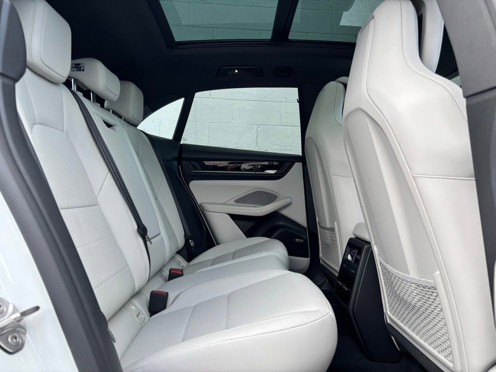 New 2025 Porsche Macan 4S Electric image 17