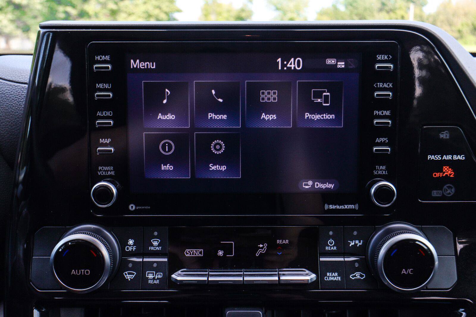 Used 2022 Toyota Highlander L FWD image 9