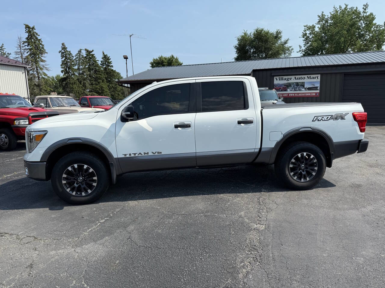 Used 2018 Nissan Titan PRO-4X image 2