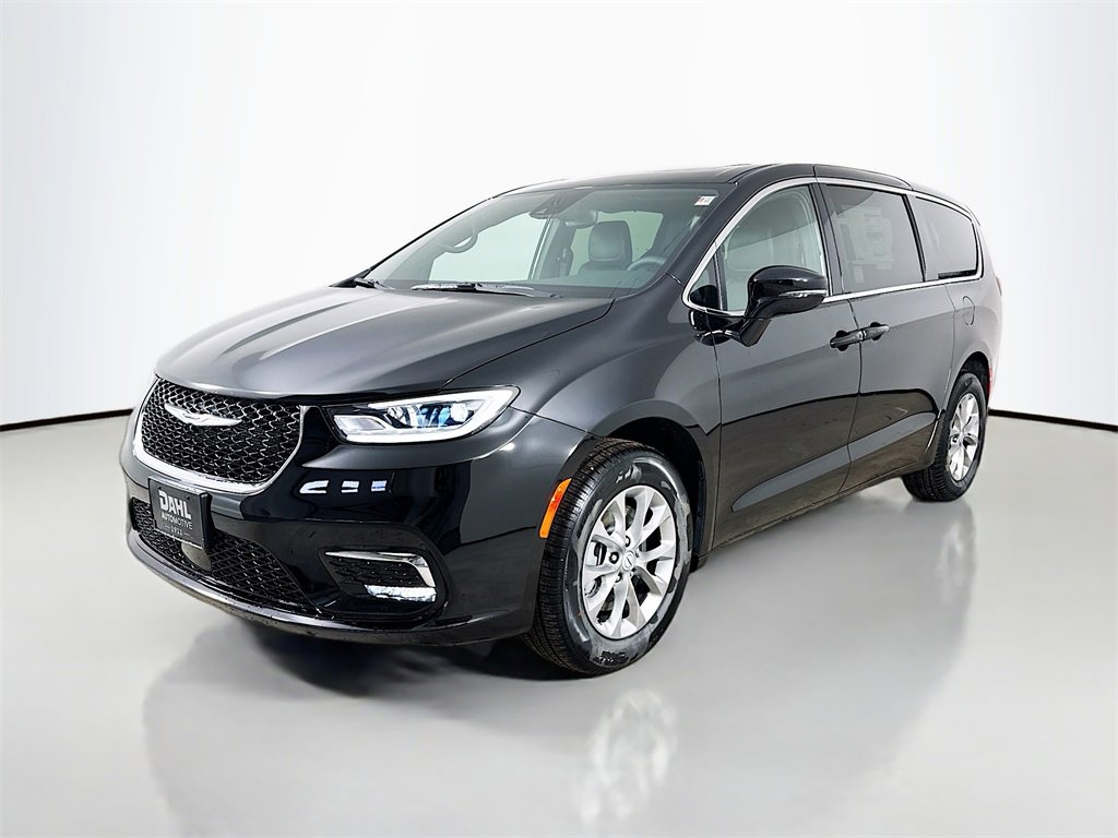 New 2026 Chrysler Pacifica Select image 3