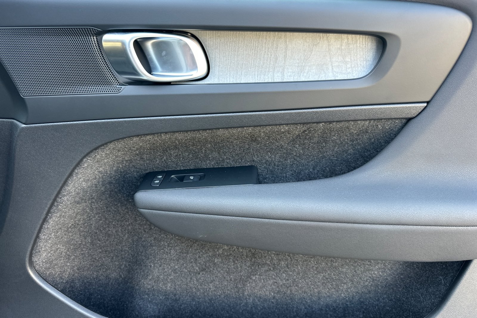 Certified 2026 Volvo XC40 B4 Core w/ Protection Package FWD image 21