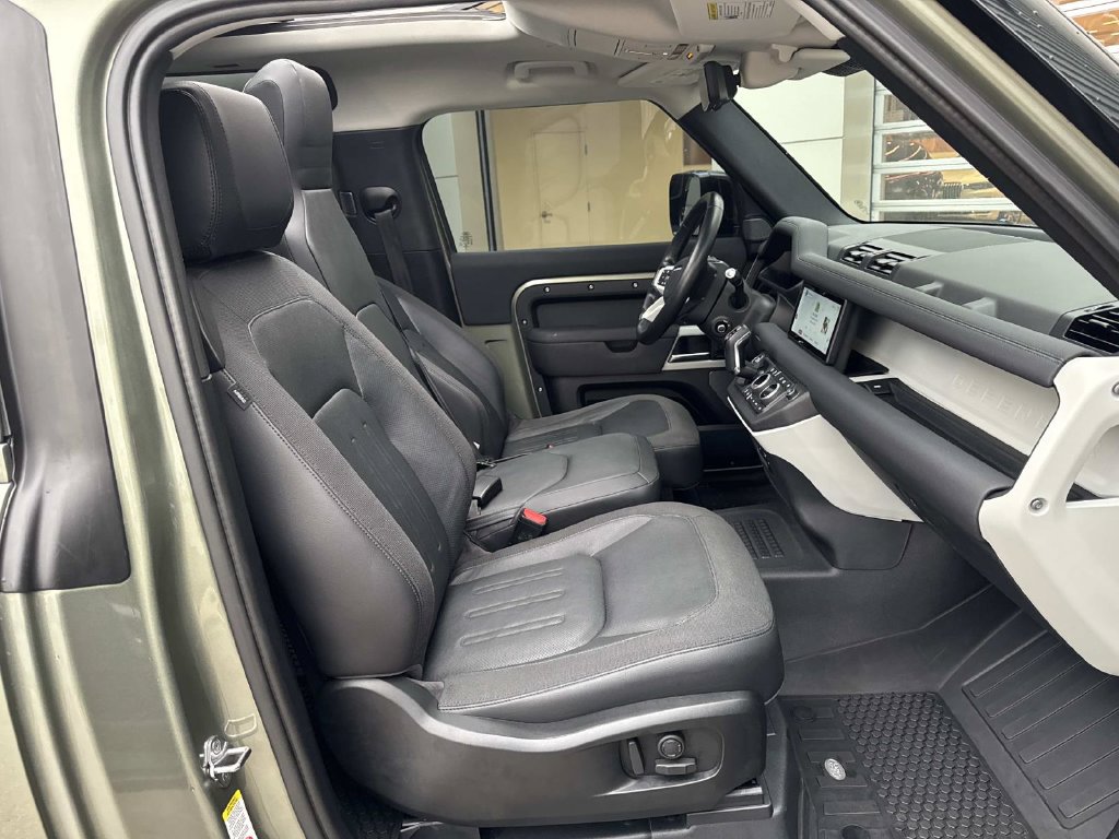 Used 2021 Land Rover Defender 90 First Edition AWD/4WD image 9