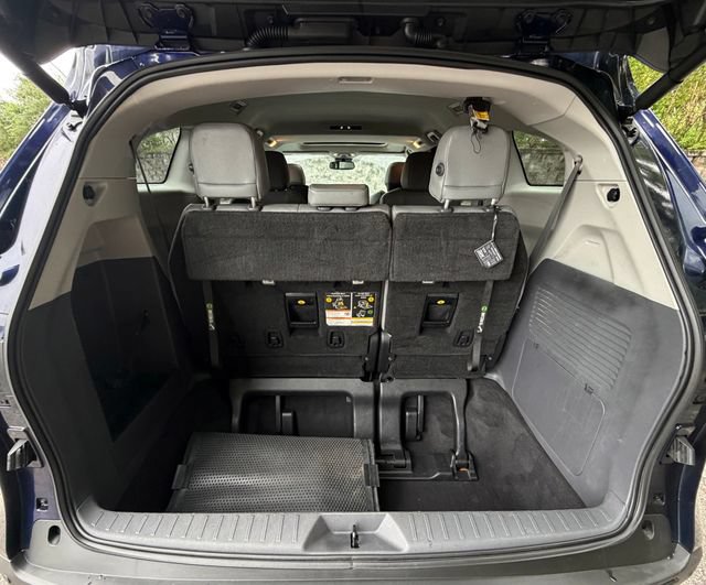 Used 2022 Toyota Sienna XLE FWD image 39