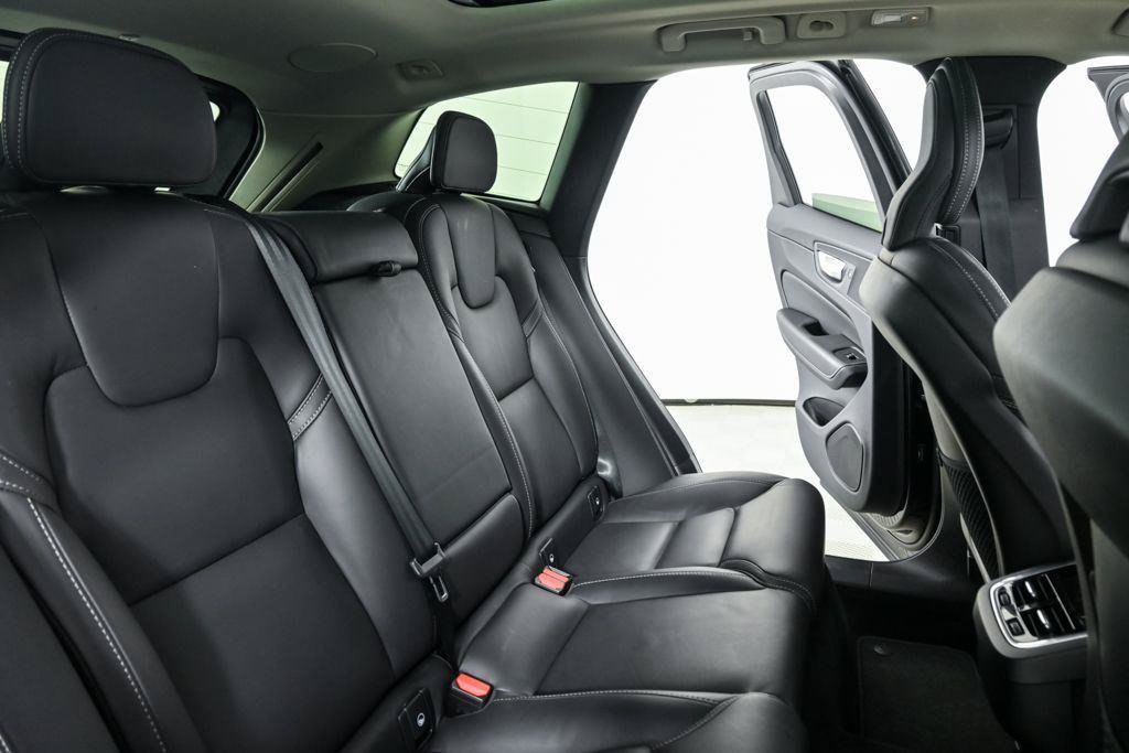 Certified 2023 Volvo XC60 B5 Ultimate AWD/4WD image 23