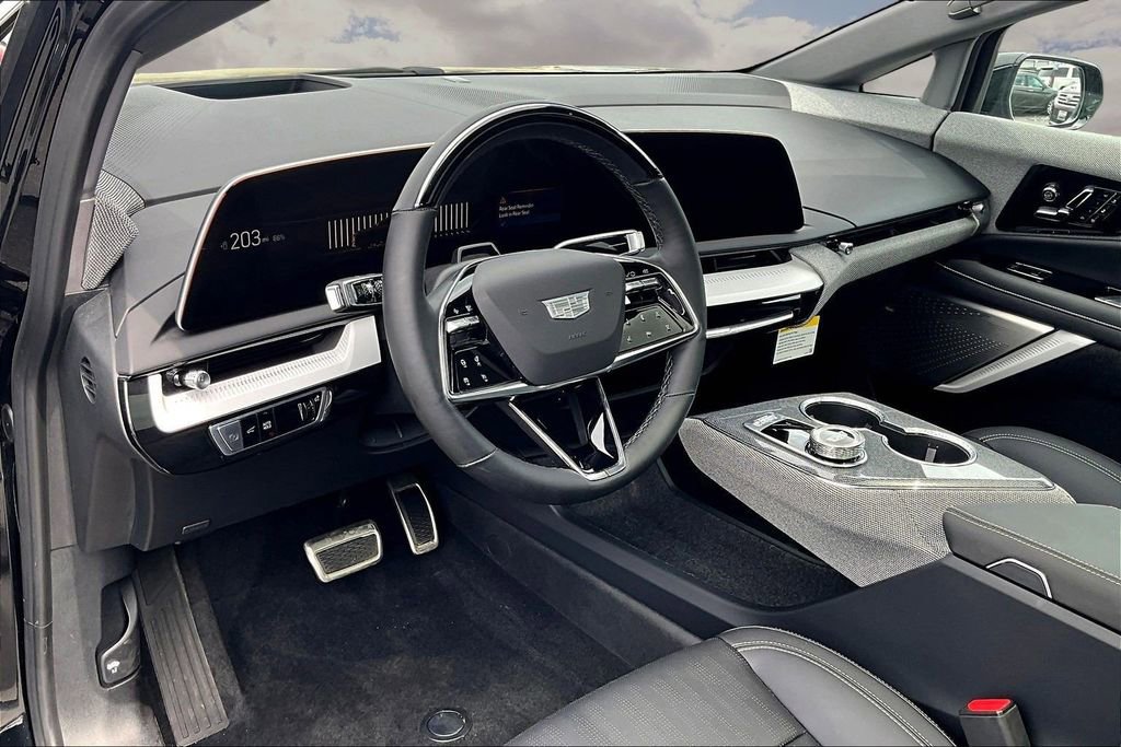 Certified 2025 Cadillac Optiq Luxury 2 w/ LPO, Floor Liner Package AWD/4WD image 17