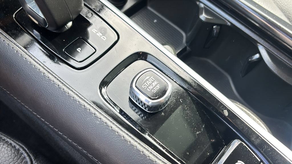 Used 2024 Volvo XC90 T8 Plus w/ Protection Package Premier AWD/4WD image 14