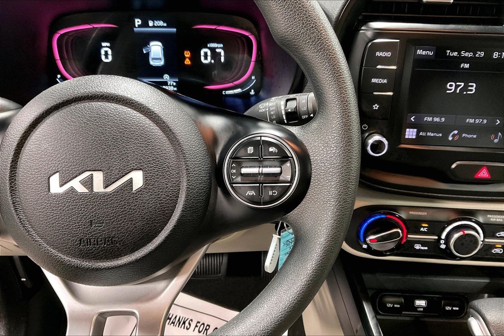 Used 2025 Kia Soul LX w/ LX Technology Package FWD image 25