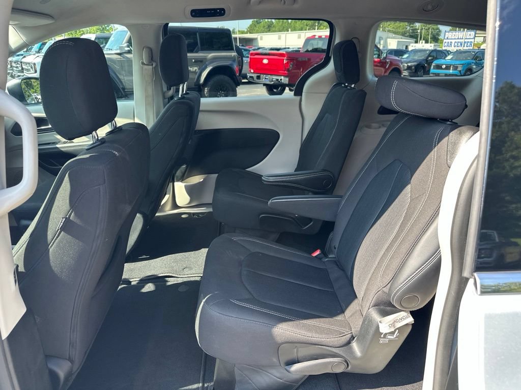 Used 2023 Chrysler Voyager LX FWD image 13