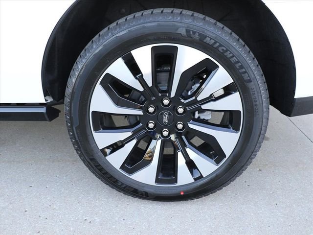 New 2025 Ford Expedition Platinum w/ Platinum Ultimate Package AWD/4WD image 7