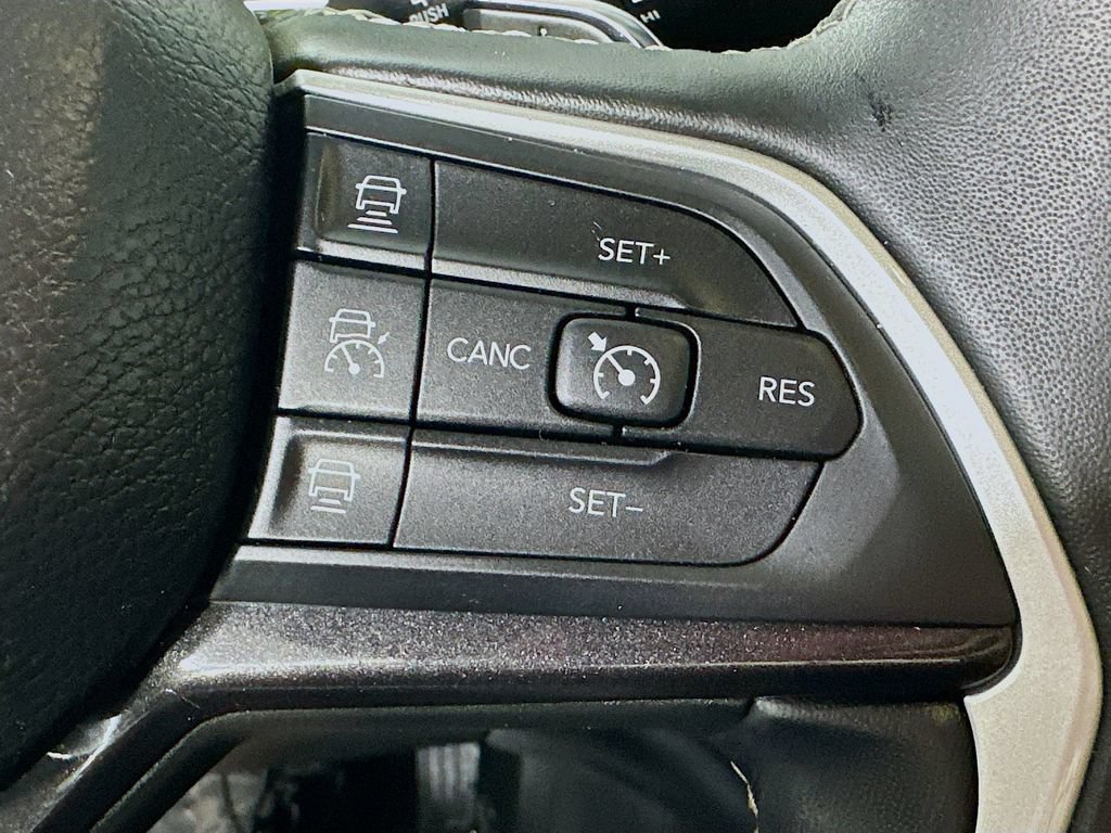 Used 2022 Jeep Grand Cherokee Altitude RWD image 23