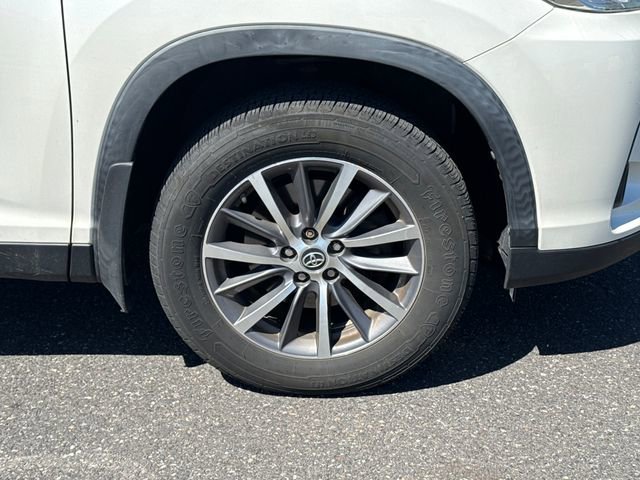 Used 2019 Toyota Highlander XLE AWD/4WD image 11