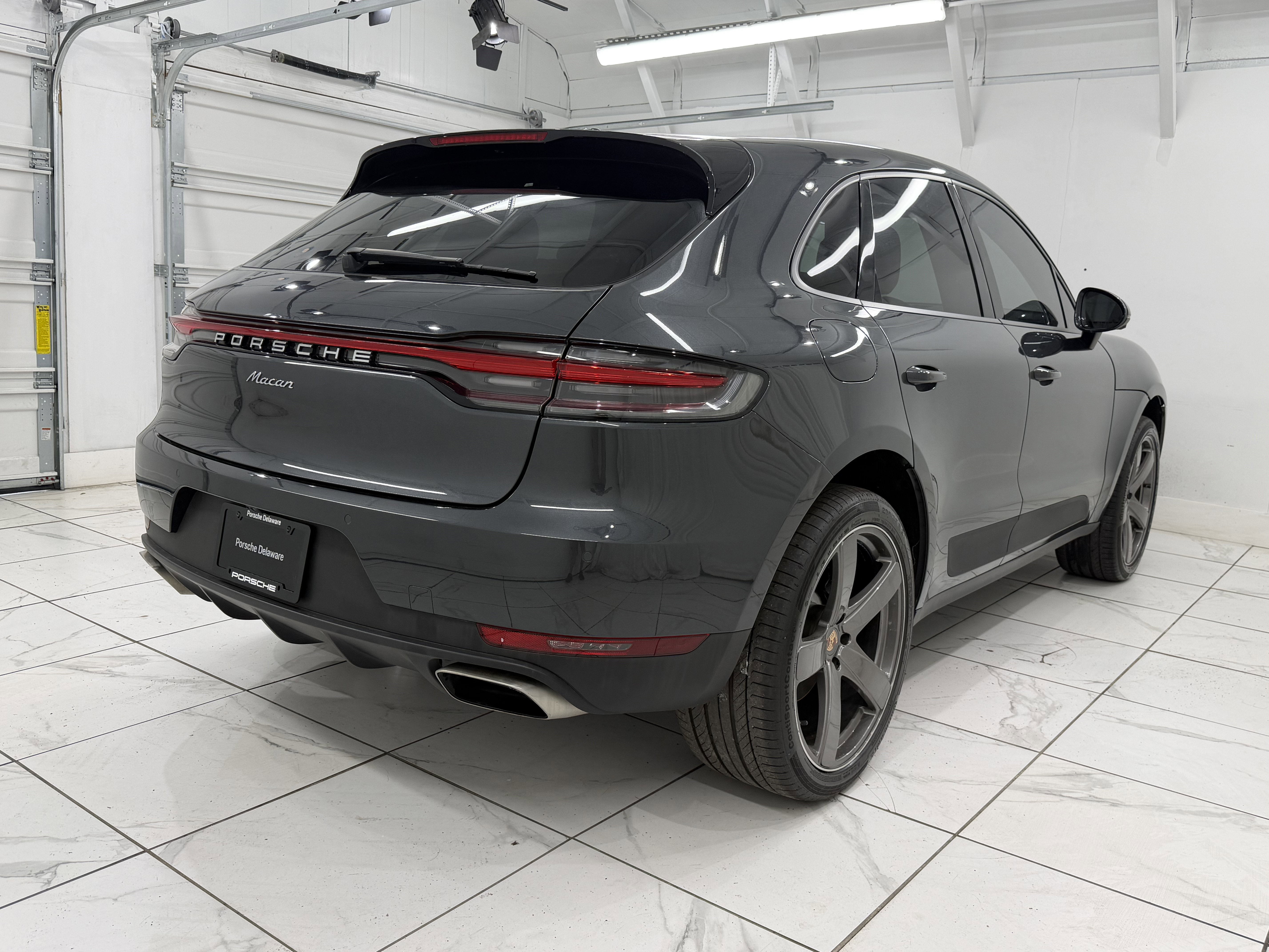 Certified 2021 Porsche Macan AWD/4WD image 12