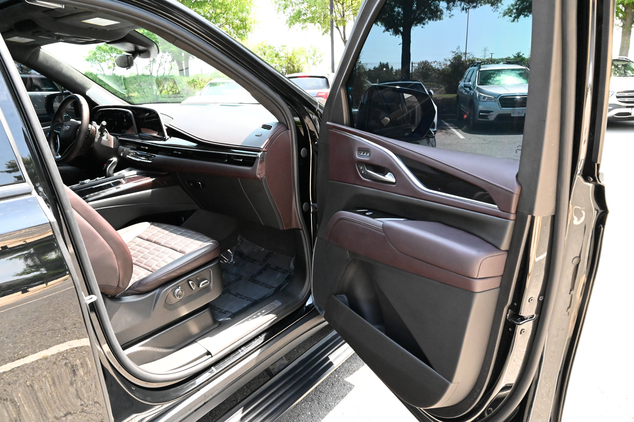 Used 2023 Cadillac Escalade ESV Sport Platinum w/ LPO, ONYX Package AWD/4WD image 49