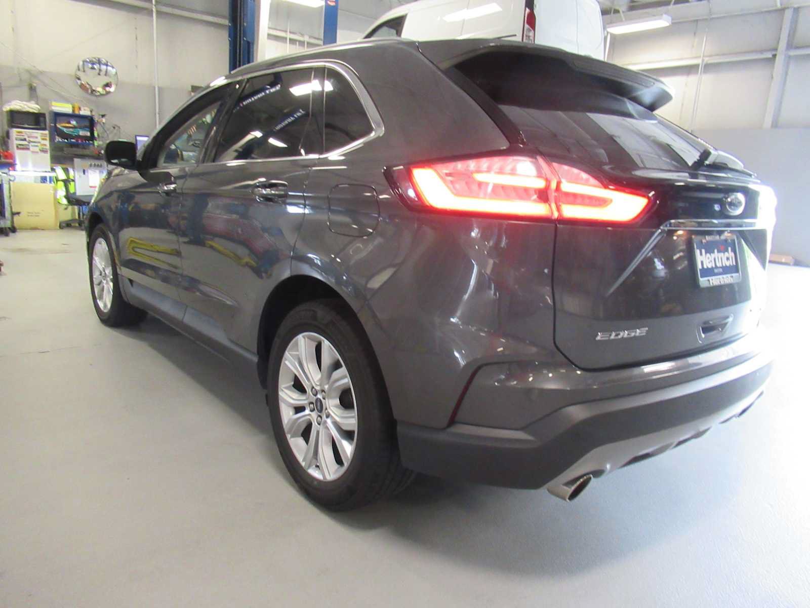 Used 2020 Ford Edge Titanium FWD image 7