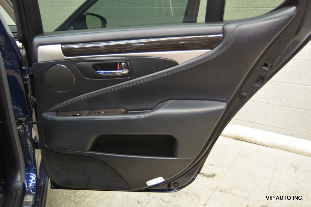 Used 2013 Lexus LS 460 w/ Comfort Pkg RWD image 10