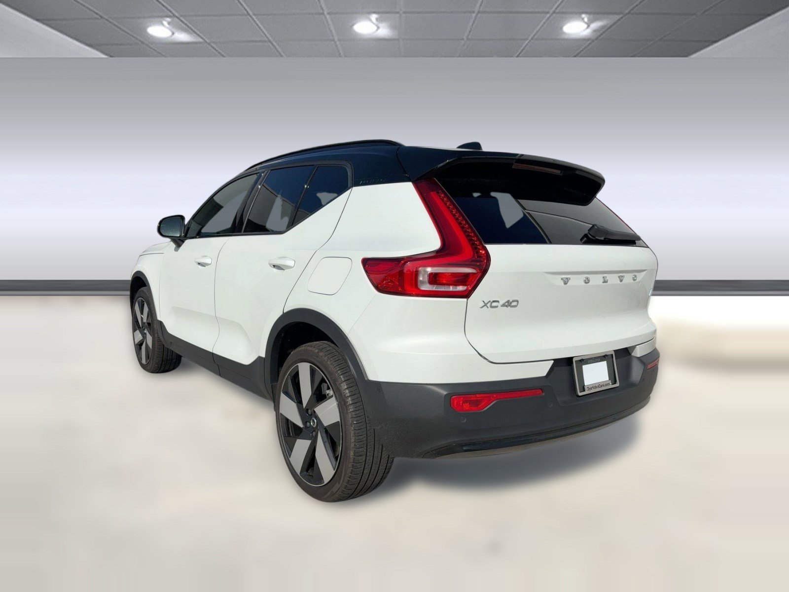 Certified 2023 Volvo XC40 Recharge Ultimate image 3