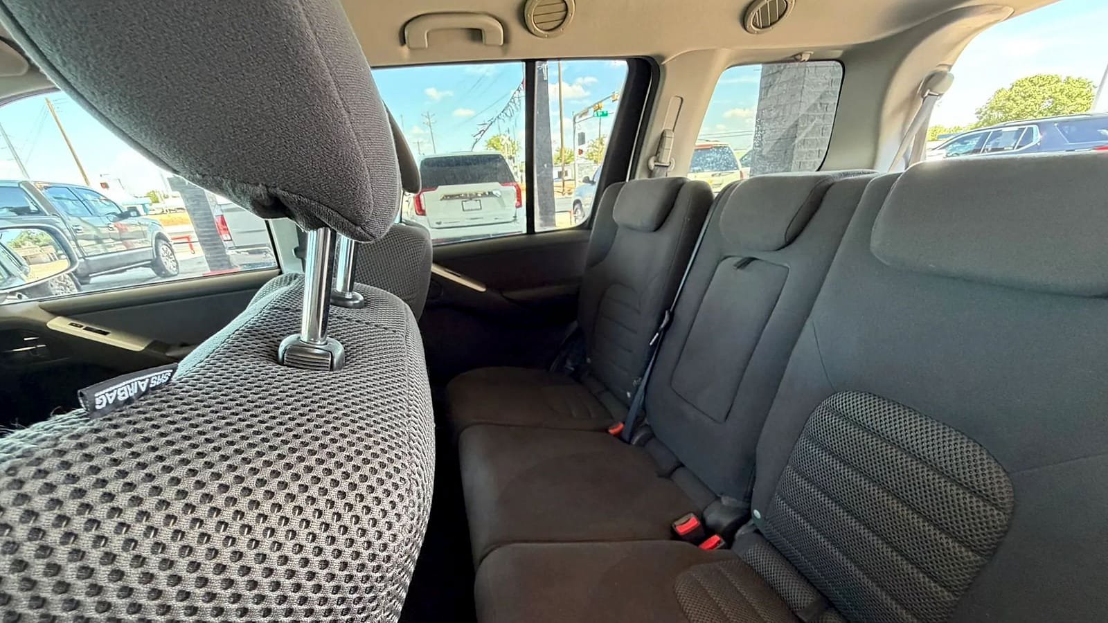 Used 2011 Nissan Pathfinder SV RWD image 18