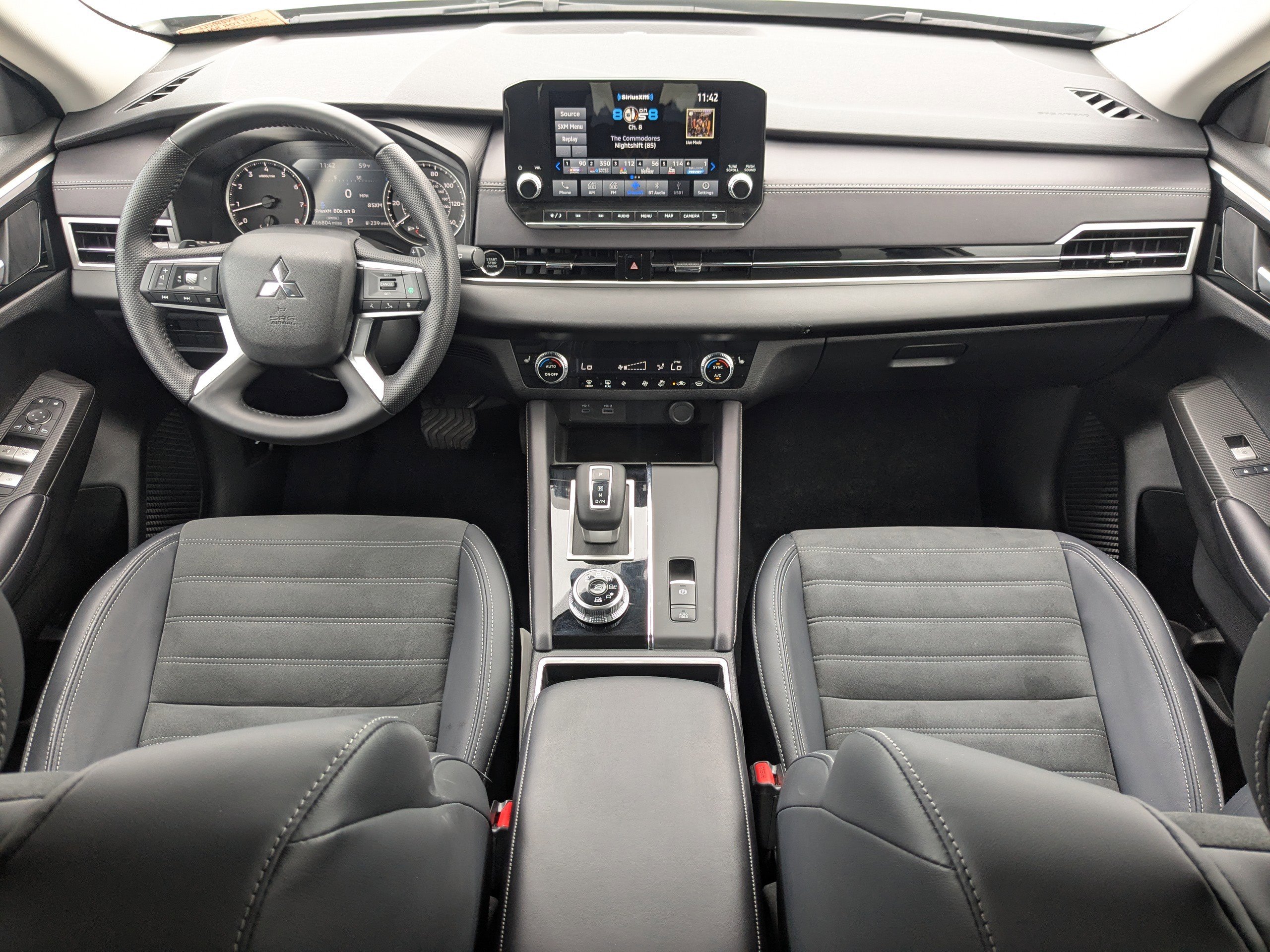 Used 2023 Mitsubishi Outlander SE image 18