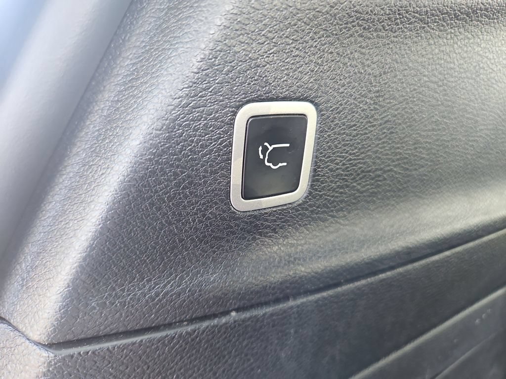 Used 2024 Chrysler Pacifica Limited FWD image 11