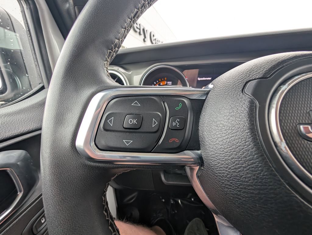 Used 2023 Jeep Wrangler Sahara image 23