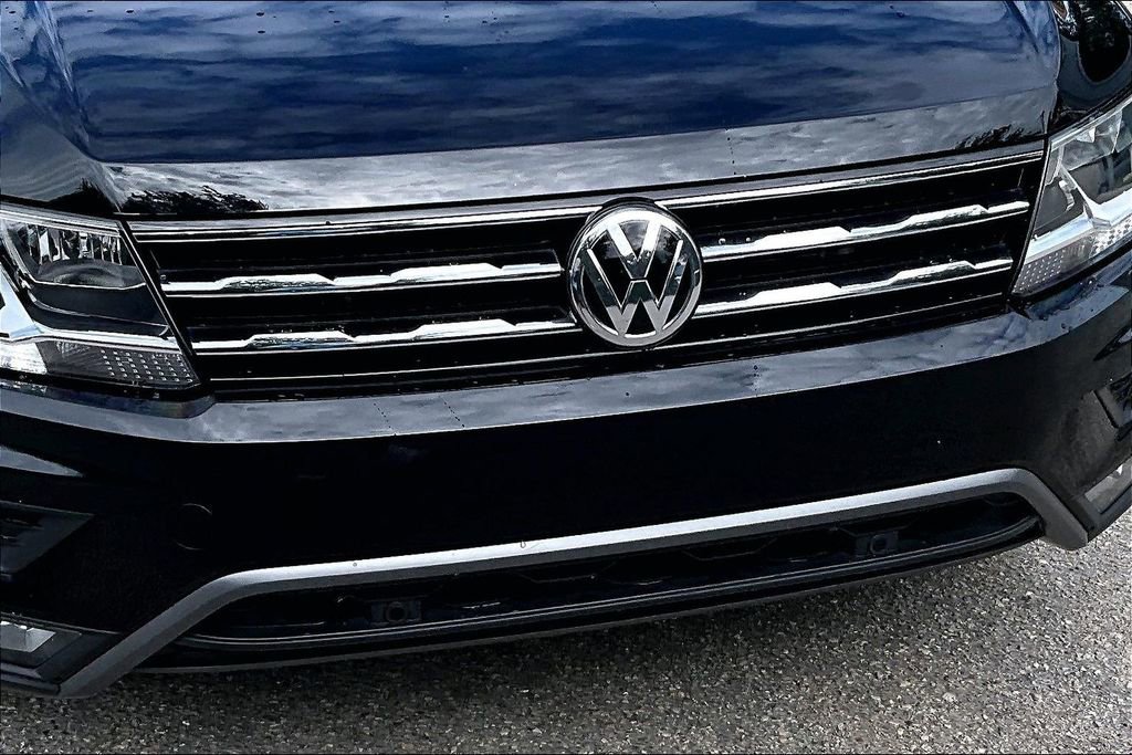 Certified 2021 Volkswagen Tiguan SEL FWD image 11
