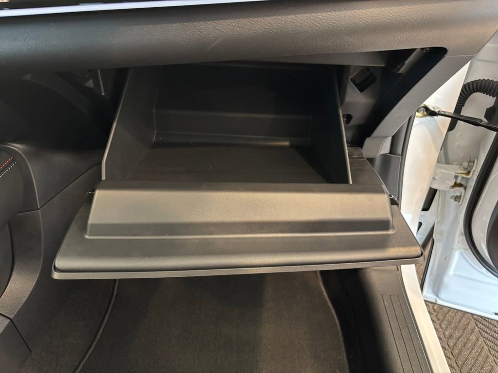 Certified 2025 Nissan Kicks SR FWD image 29