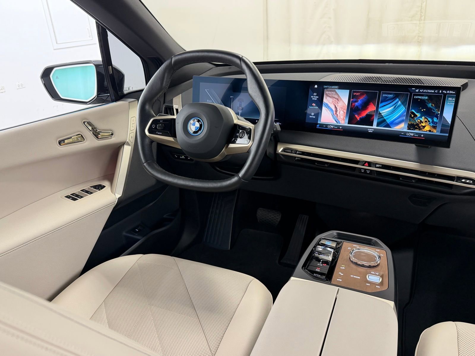 Used 2023 BMW iX xDrive50 w/ Premium Package AWD/4WD image 10