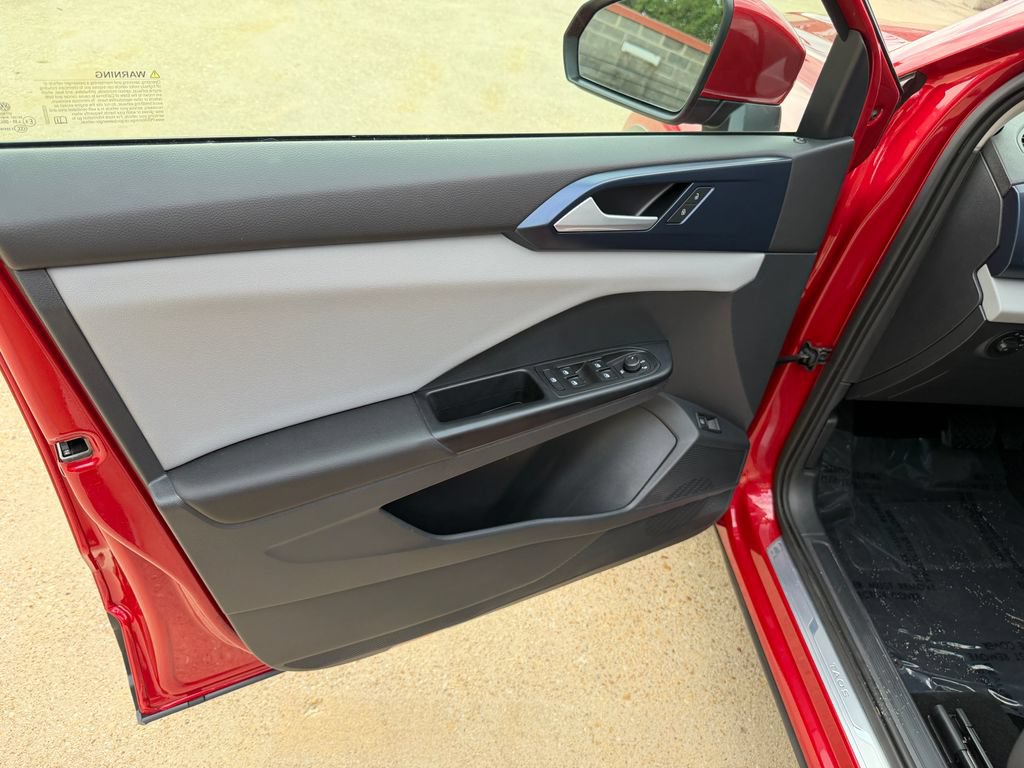 Certified 2023 Volkswagen Taos SE w/ Panoramic Sunroof Package AWD/4WD image 9