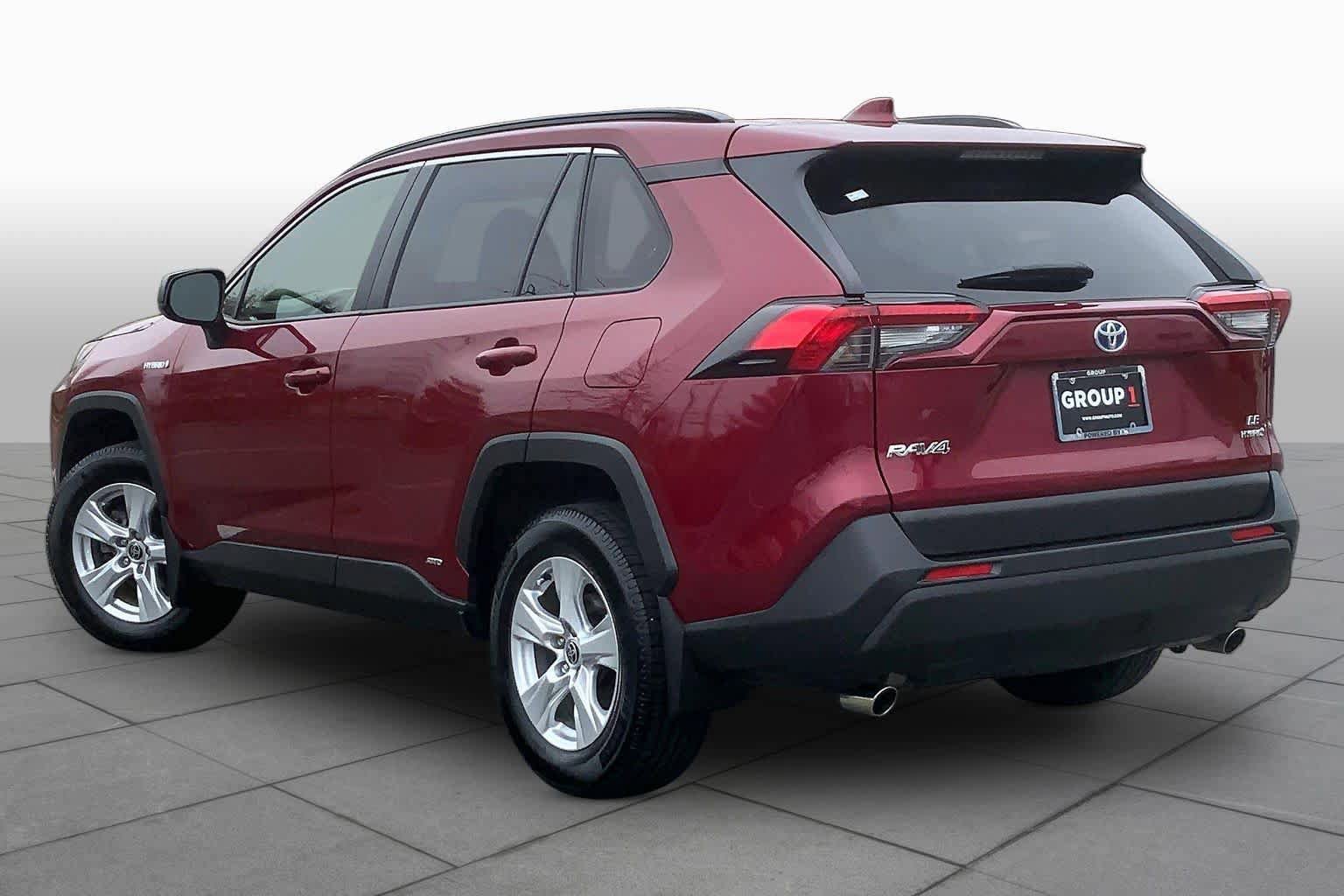 Used 2021 Toyota RAV4 LE image 12