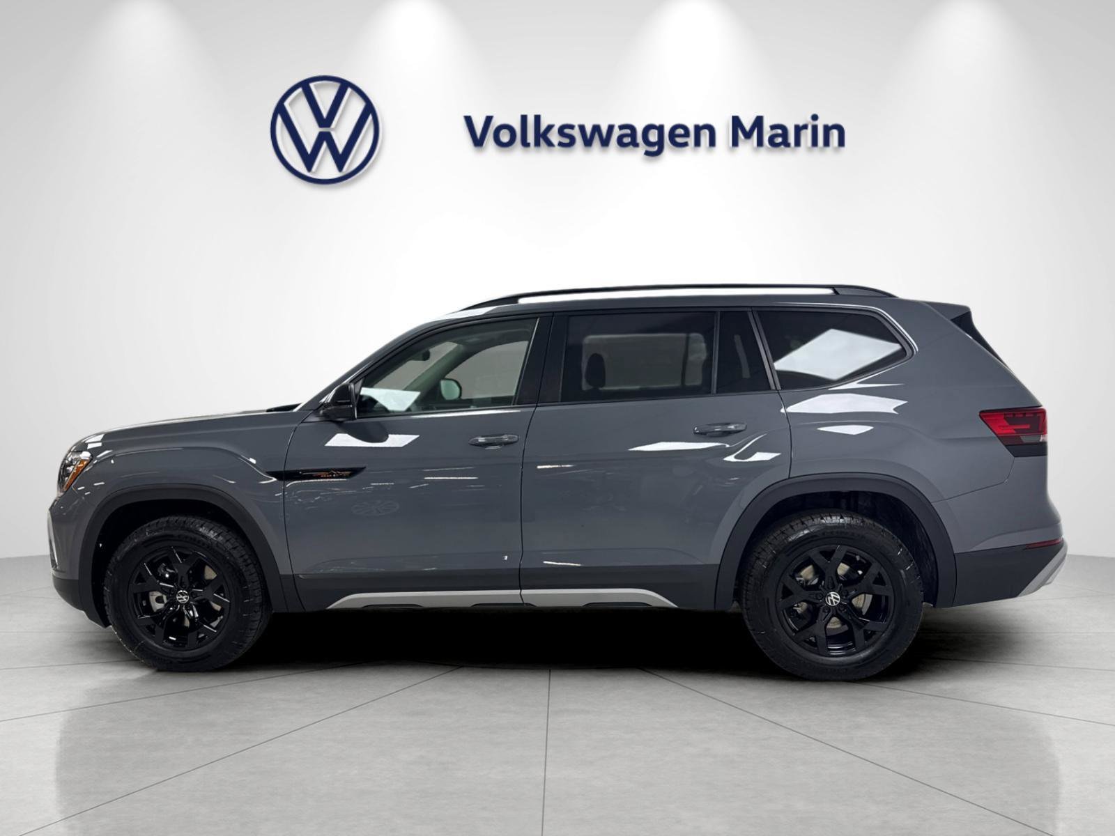 New 2026 Volkswagen Atlas Peak Edition AWD/4WD image 2