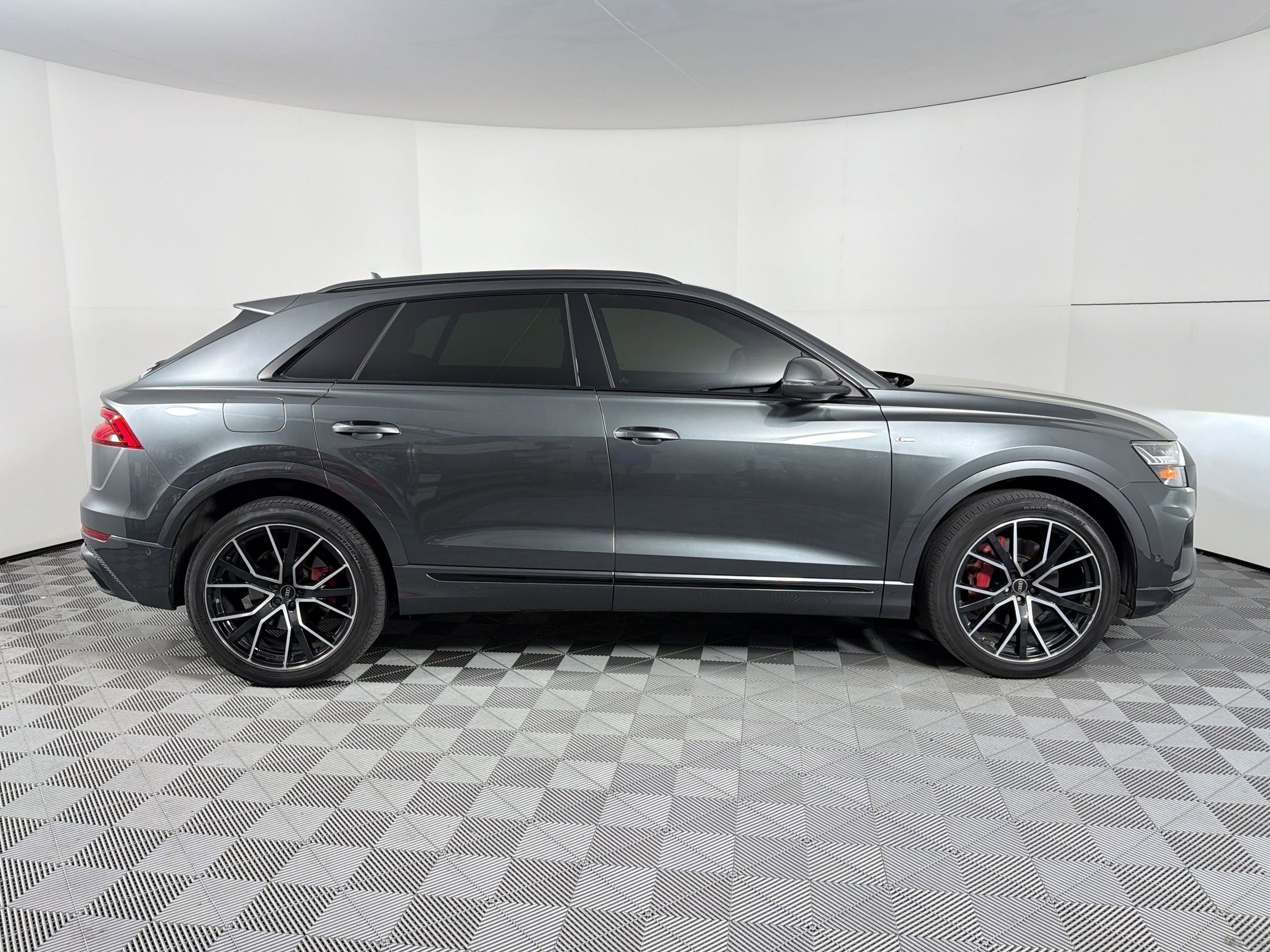 Used 2022 Audi Q8 Prestige image 8