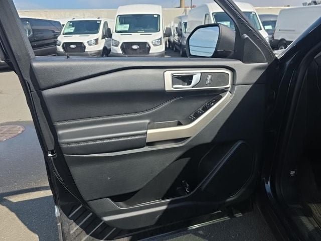 Used 2022 Ford Explorer XLT w/ Equipment Group 202A AWD/4WD image 21
