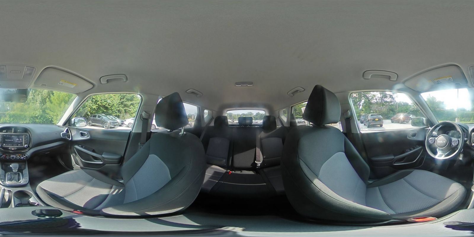Used 2025 Kia Soul LX w/ LX Technology Package FWD image 39
