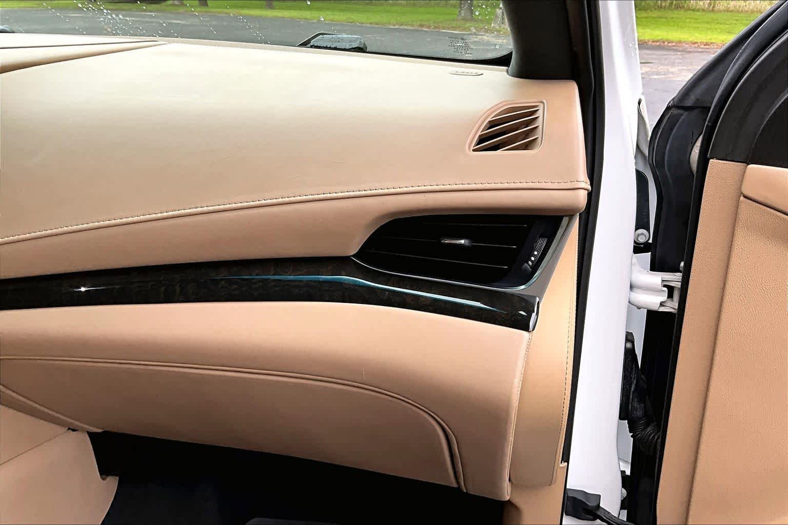 Used 2020 Cadillac Escalade Platinum RWD image 20