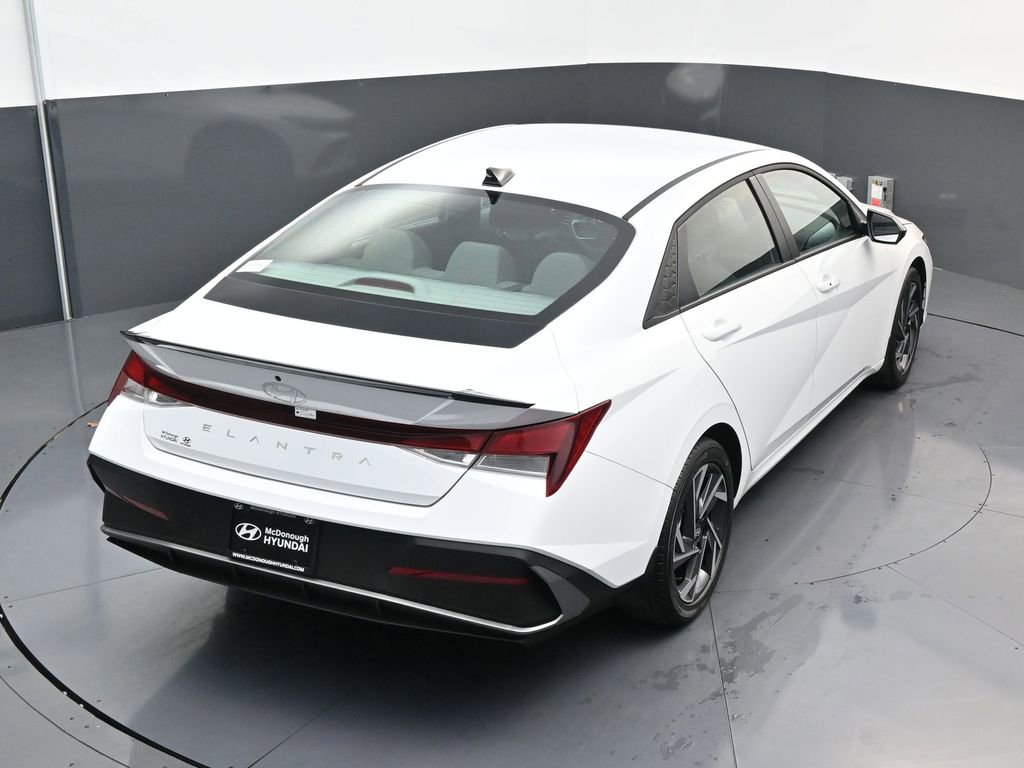Used 2025 Hyundai Elantra Sport image 16