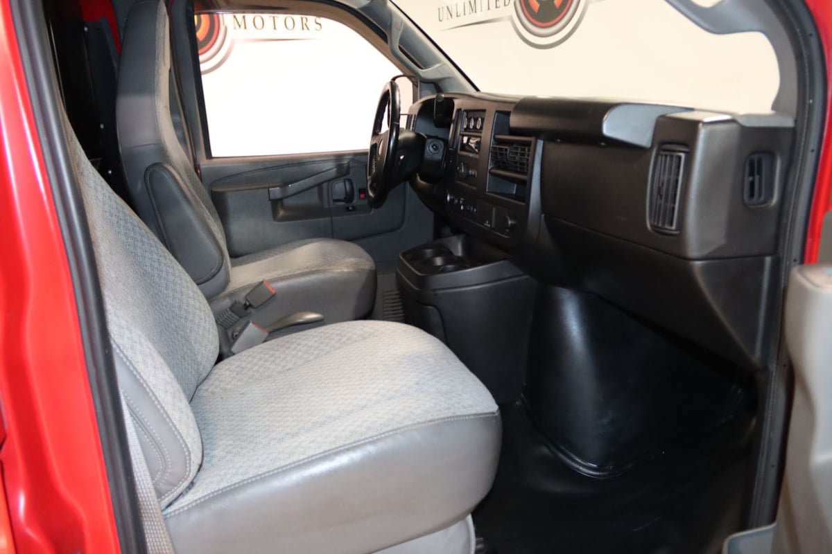 Used 2023 GMC Savana 3500 Extended w/ Driver Convenience Package RWD image 42