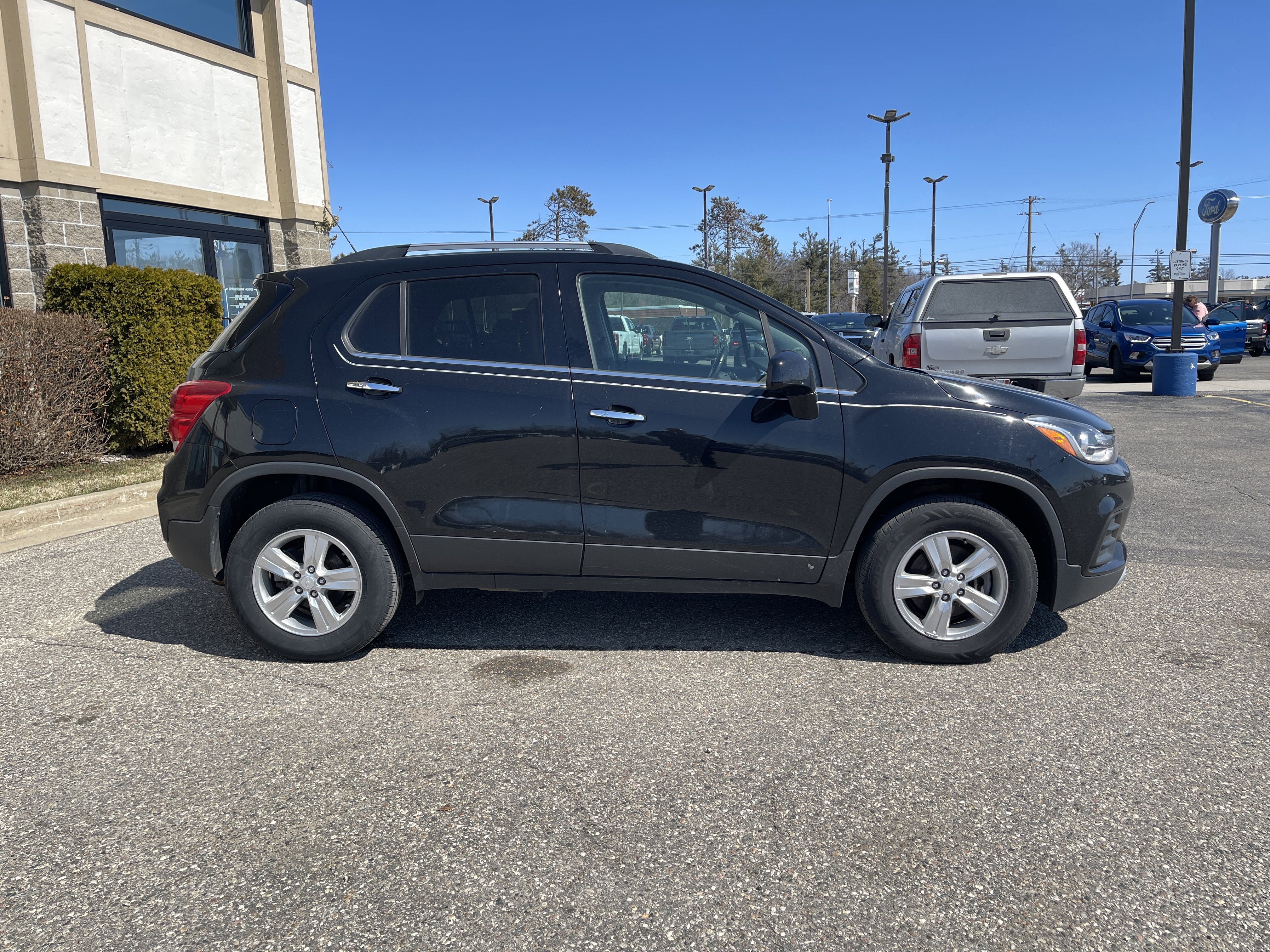 Used 2018 Chevrolet Trax LT w/ LT Convenience Package image 3