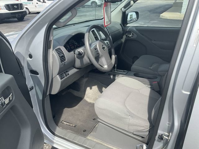 Used 2016 Nissan Frontier SV w/ SV Value Truck Package RWD image 9